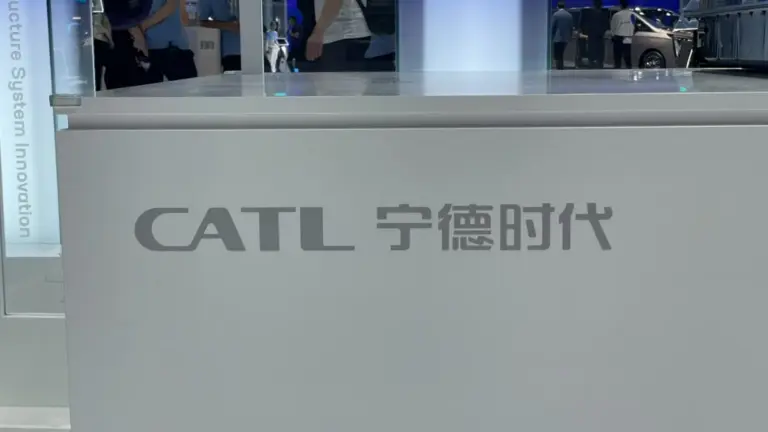Акції CATL впали на понад 10% через зниження прибутку та податковий тиск