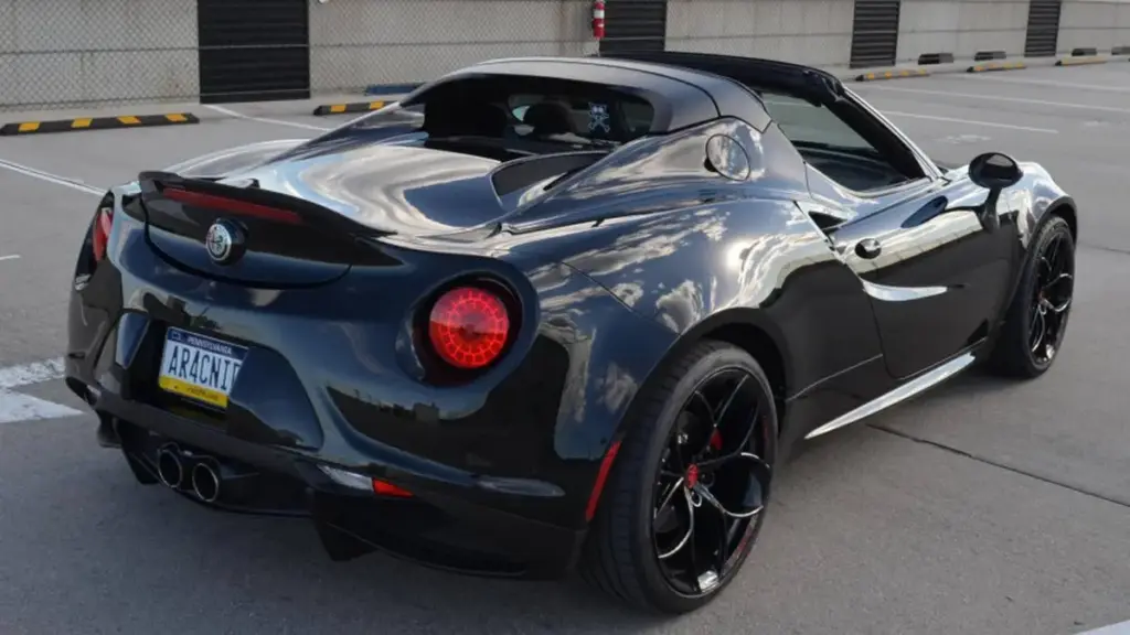 Alfa Romeo 4C Spider не змогла знайти нового покупця на онлайн-аукціоні