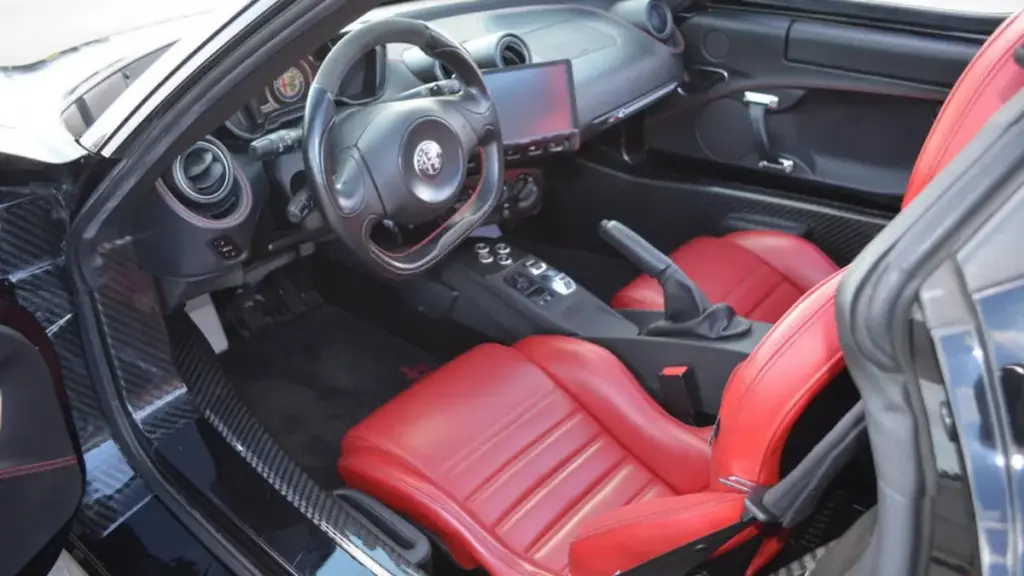 Alfa Romeo 4C Spider не змогла знайти нового покупця на онлайн-аукціоні