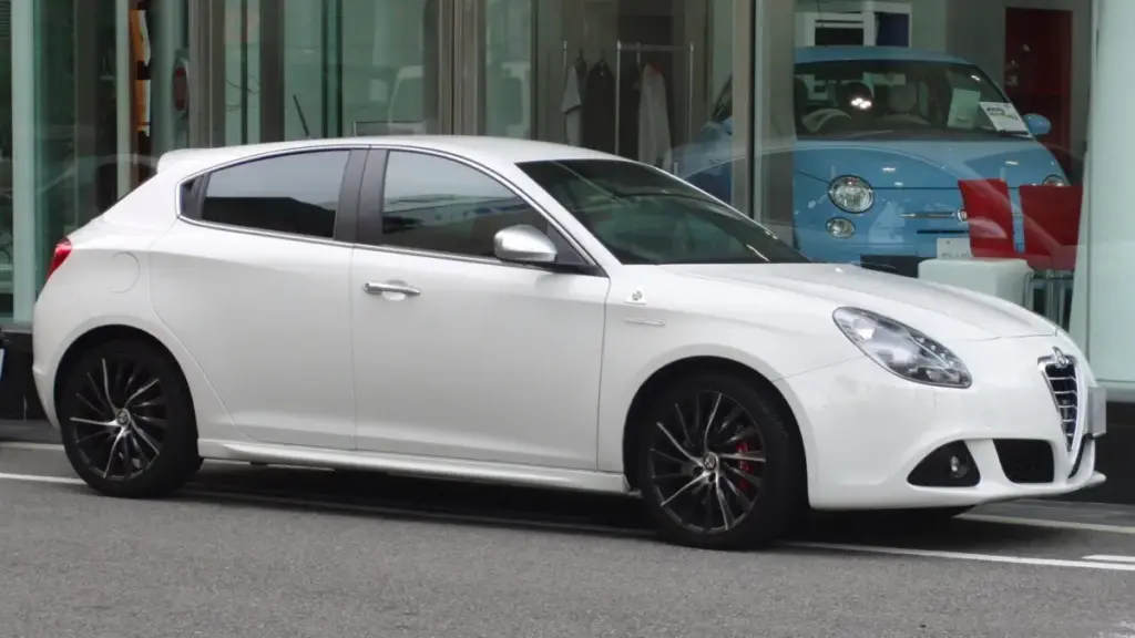 Alfa Romeo поверне на ринок гечбек Giulietta на платформі STLA