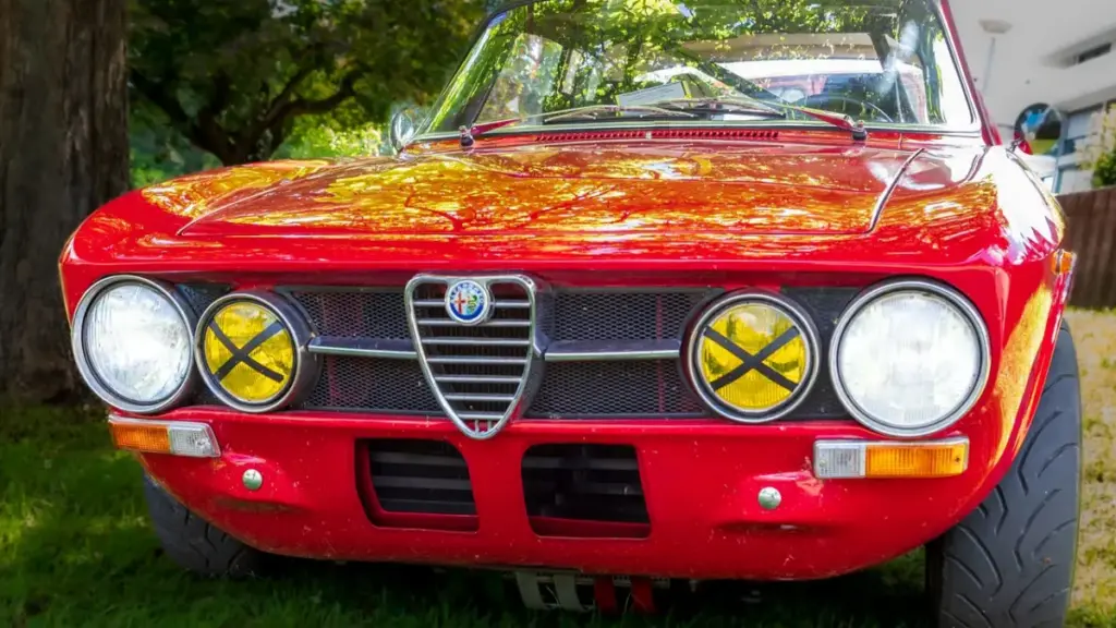 Alfa Romeo презентувала нову книгу про історію спортивних седанів Giulia