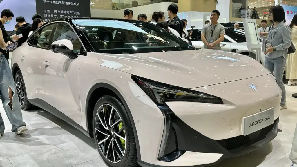 Arcfox відкрив передпродажі електричного седана Alpha S5 на 2027 рік