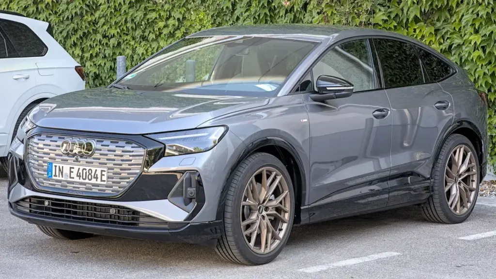 Audi відкликає 9048 кросоверів Q4 e-tron через ризик займання батареї