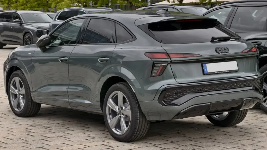 Audi випустила новий плагін-гібрид Q3 із запасом ходу понад 100 км