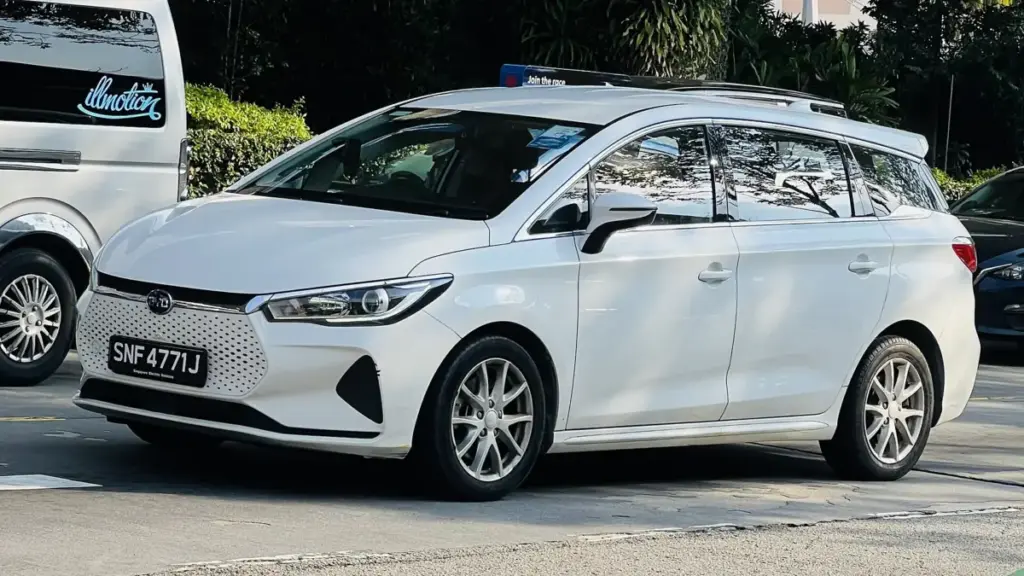 Автомобілі BYD заборонили на американській авіабазі в Японії