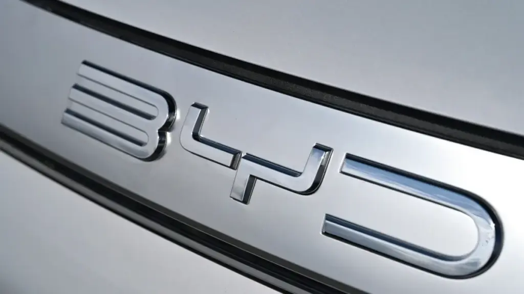 Автомобілі BYD заборонили на американській авіабазі в Японії