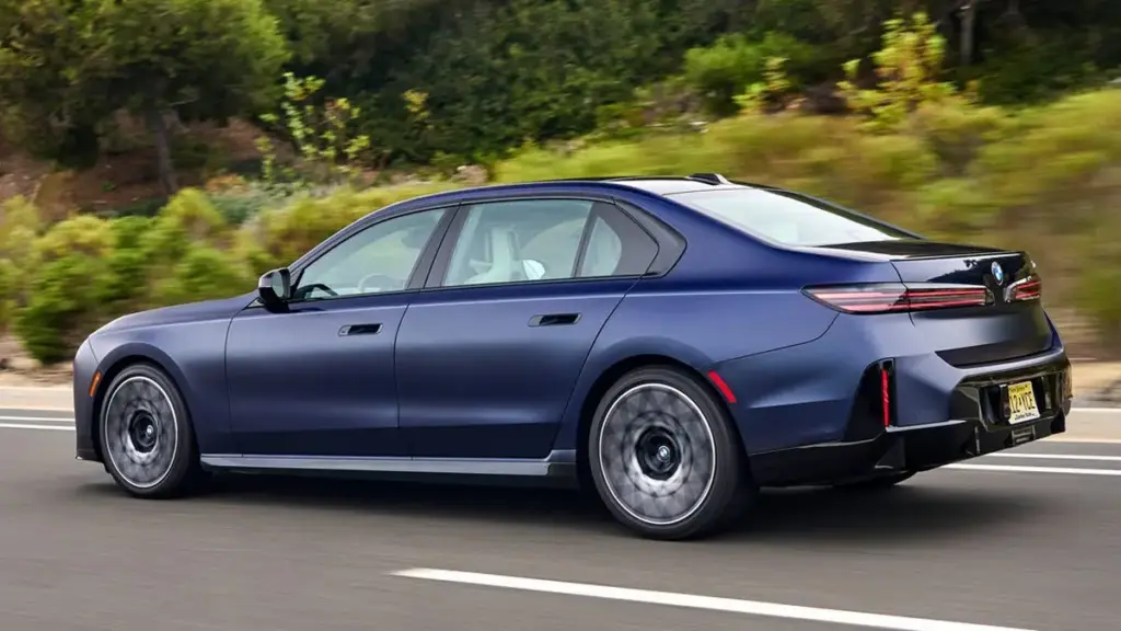 BMW оновила сьоме покоління седана 7-Series та електромобіля i7