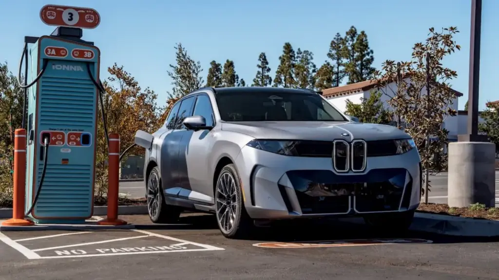 BMW представила новий електрокросовер iX5 на архітектурі Neue Klasse