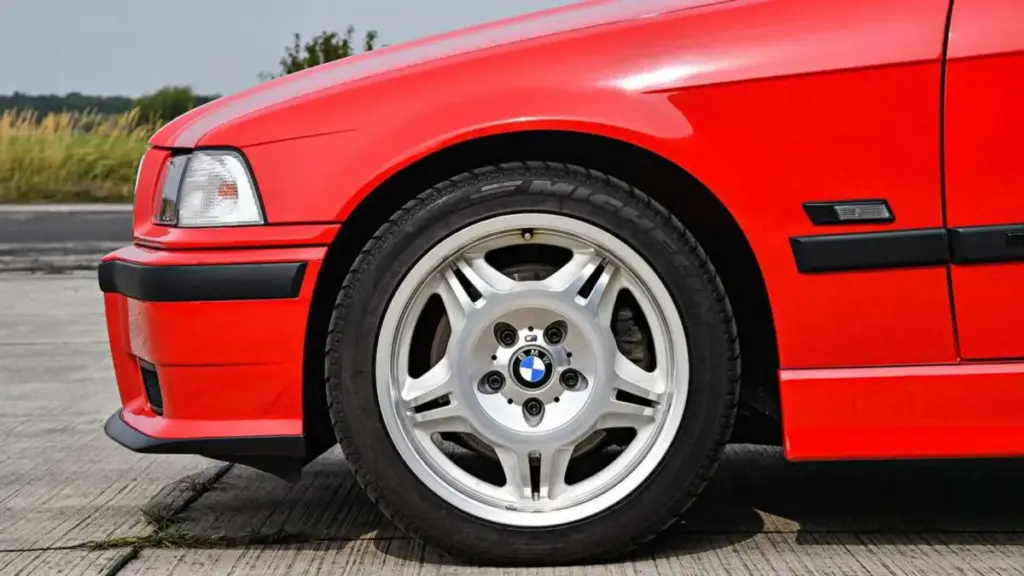 BMW розсекретила невідомий п'ятидверний прототип хетчбека 316i Compact з 1990-х