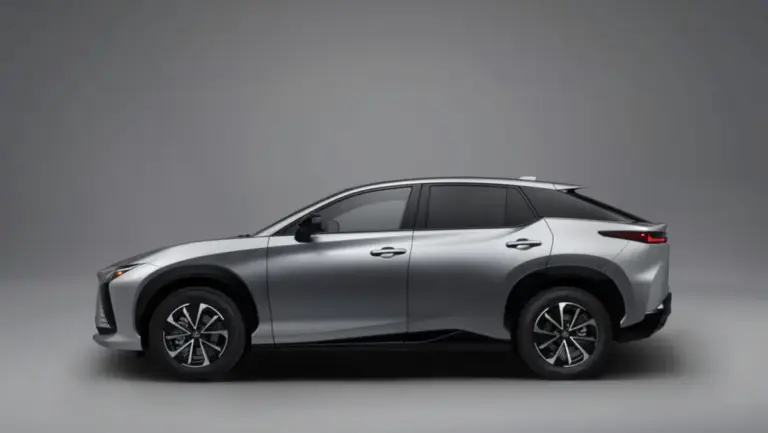Бренд Lexus анонсував електричний кросовер RZ 2027 модельного року