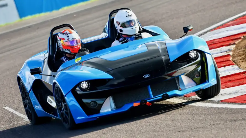 Британський спорткар Zenos E10 повертається після десятирічної перерви