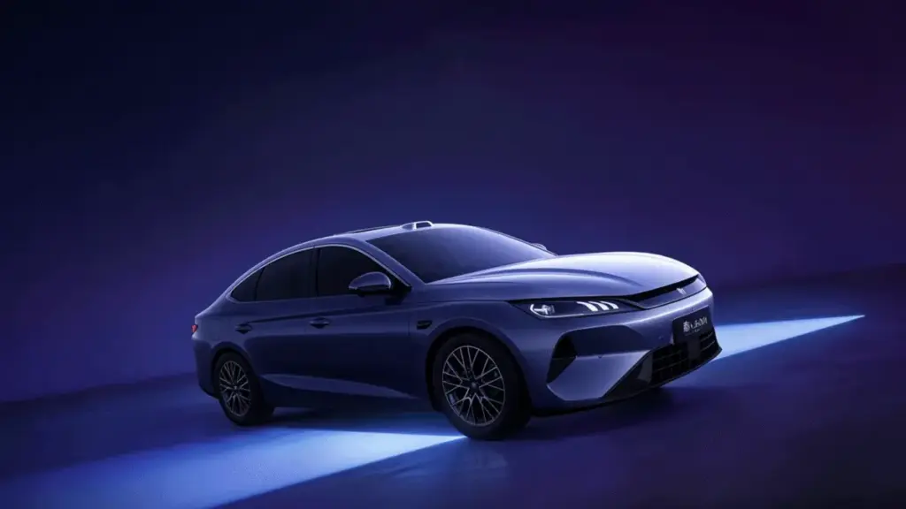 BYD анонсувала третє покоління гібрида Qin Plus DM-i зі збільшеними габаритами
