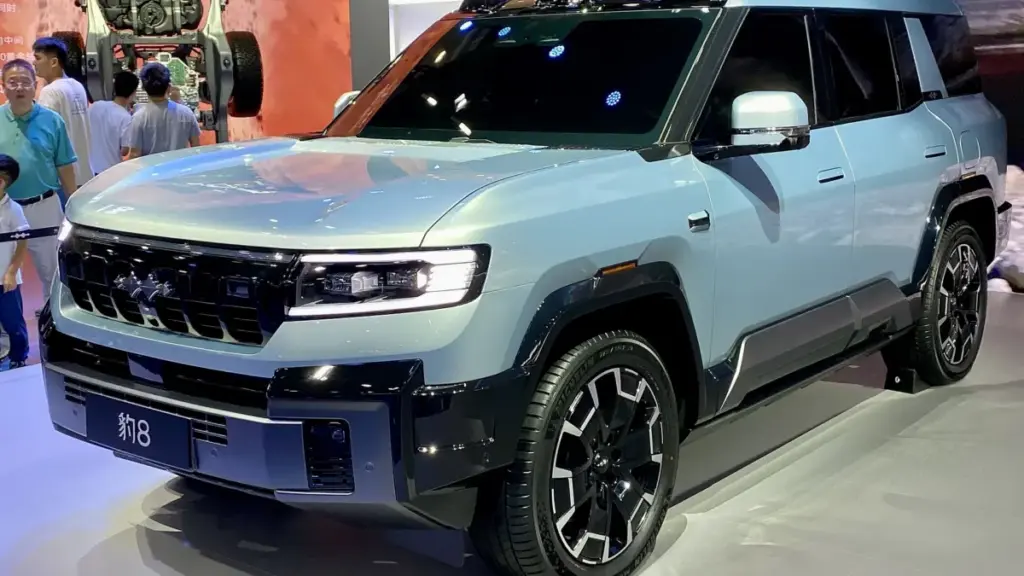BYD Fang Cheng Bao Bao 8 помітили на вулиці на трьох колесах із блокуванням