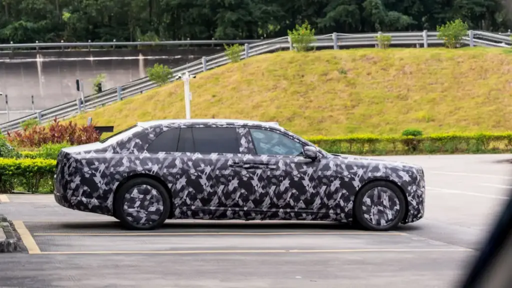 BYD готує дебют розкішного седана Yangwang із дверима у стилі Rolls-Royce