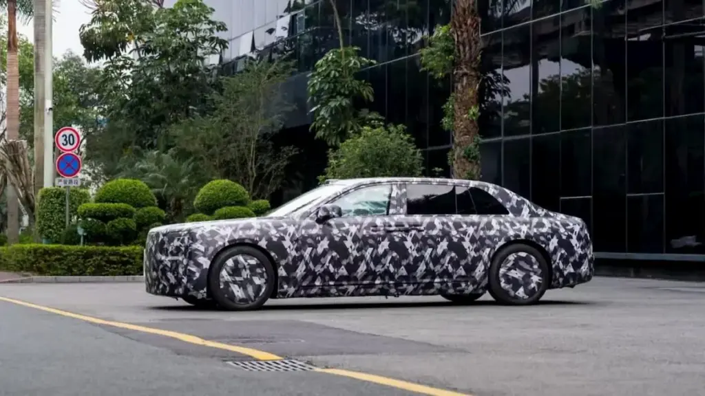 BYD готує дебют розкішного седана Yangwang із дверима у стилі Rolls-Royce