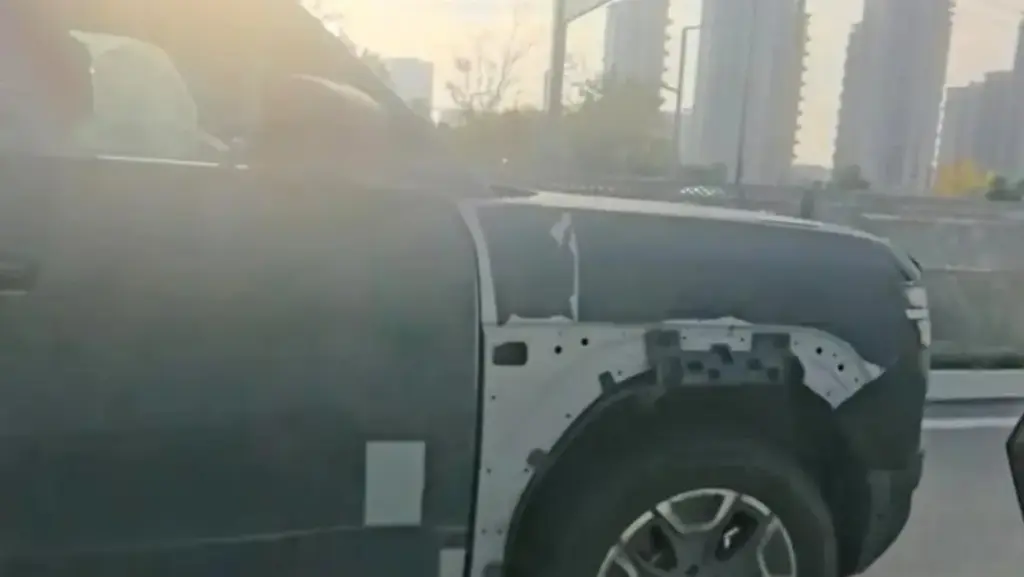 BYD готує збільшену версію кросовера Fang Cheng Bao Ti 7