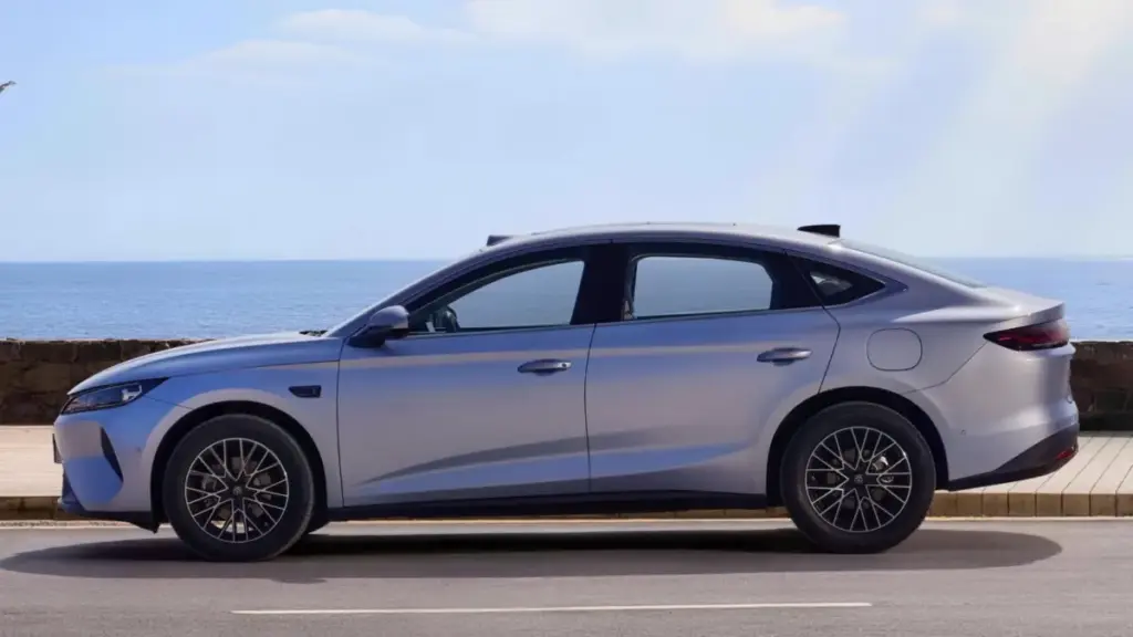 BYD випустила третє покоління седана Qin Plus DM-i з запасом ходу до 2290 км