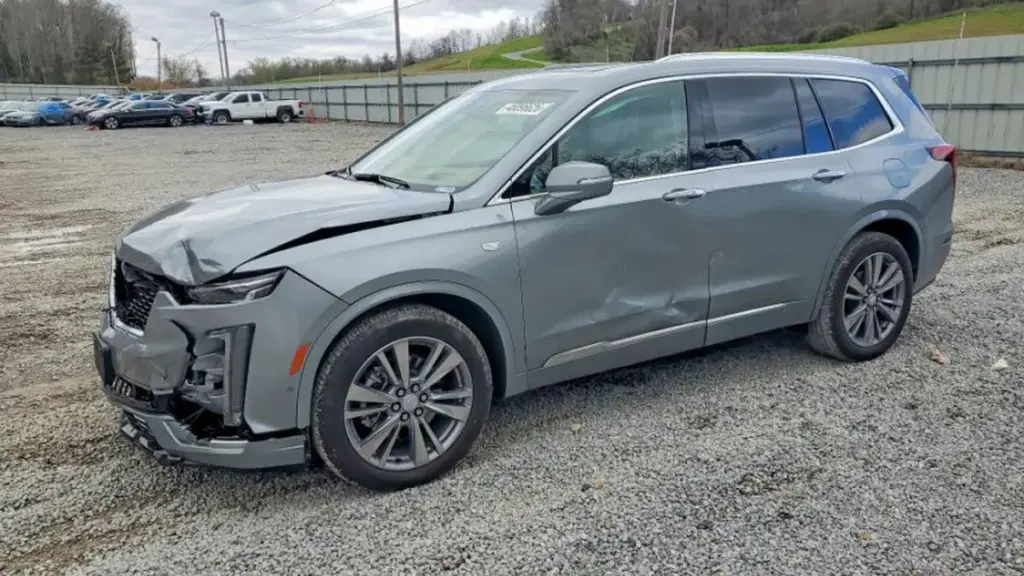 Битий Cadillac XT6 2025 року випуску продають удвічі дешевше від ринку