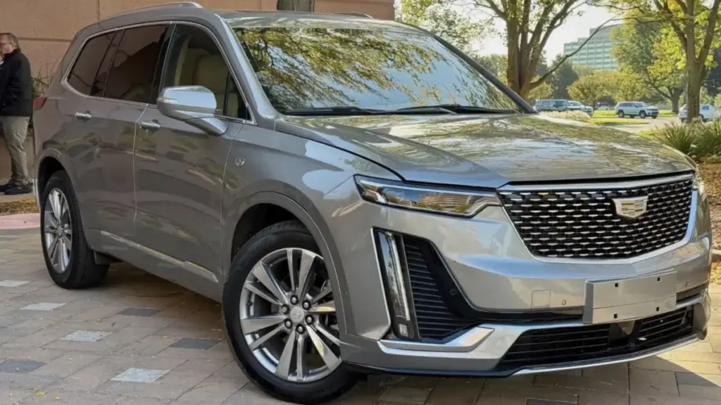 Битий Cadillac XT6 2025 року випуску продають удвічі дешевше від ринку