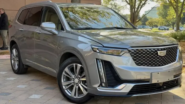 Битий Cadillac XT6 2025 року випуску продають удвічі дешевше від ринку