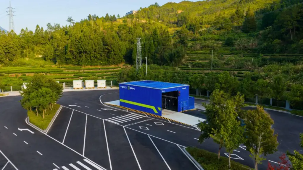 CATL представила систему «Dual-Electric Range Extender» для вантажівок
