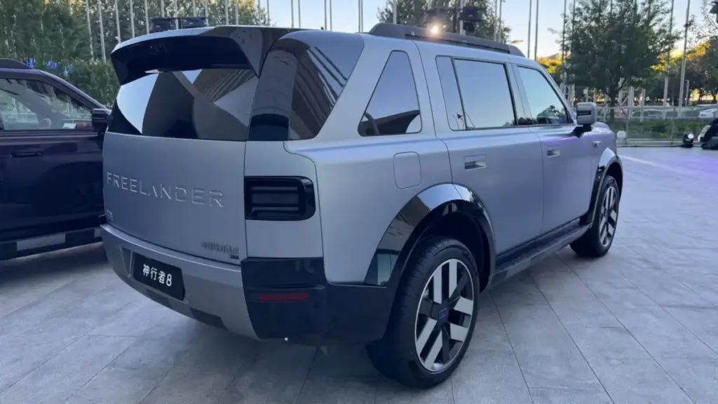 Chery Jaguar Land Rover готує постачання п'ятимісного Freelander 8