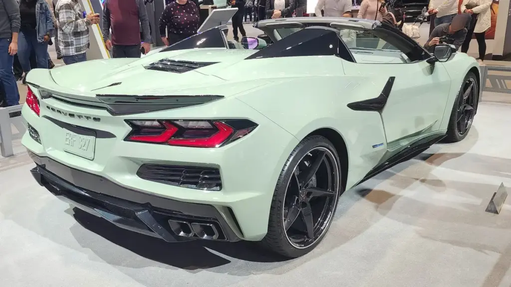 Chevrolet Corvette E-Ray обігнав тюнінгований Z06 на дрэгрейсингу