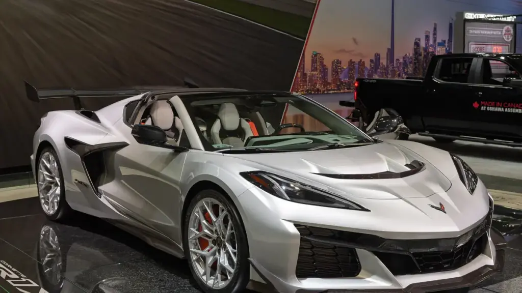Chevrolet Corvette ZR1X Quail Silver Limited Edition продали за $430 000