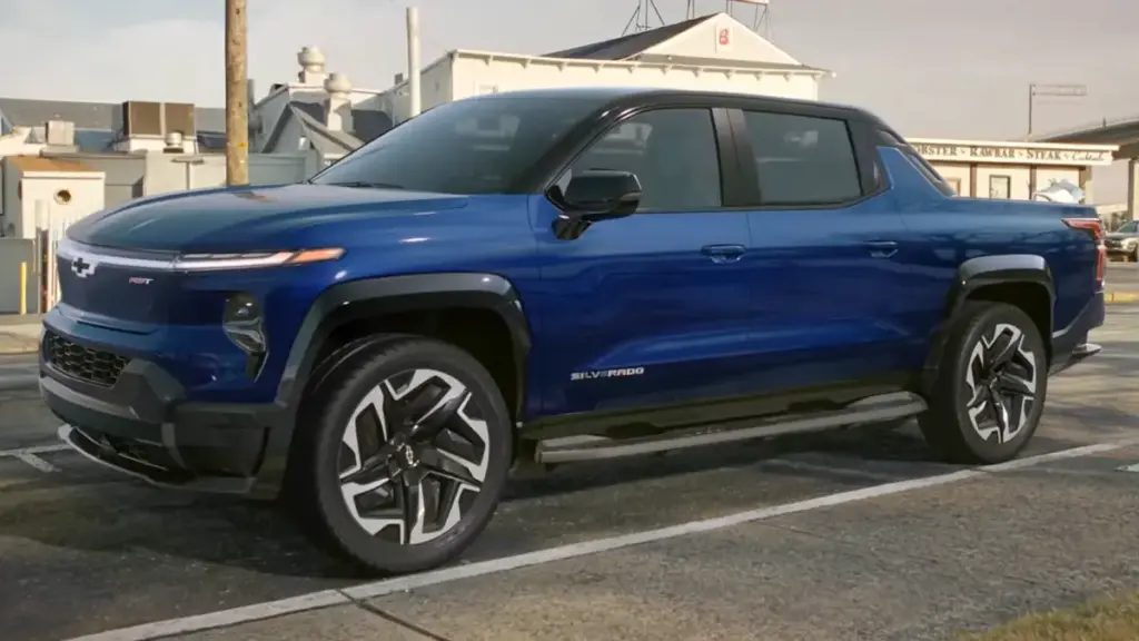 Chevrolet Silverado EV 2027 року отримав нові комплектації та роз'єм NACS