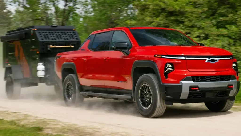 Chevrolet Silverado EV 2027 року отримав нові комплектації та роз'єм NACS