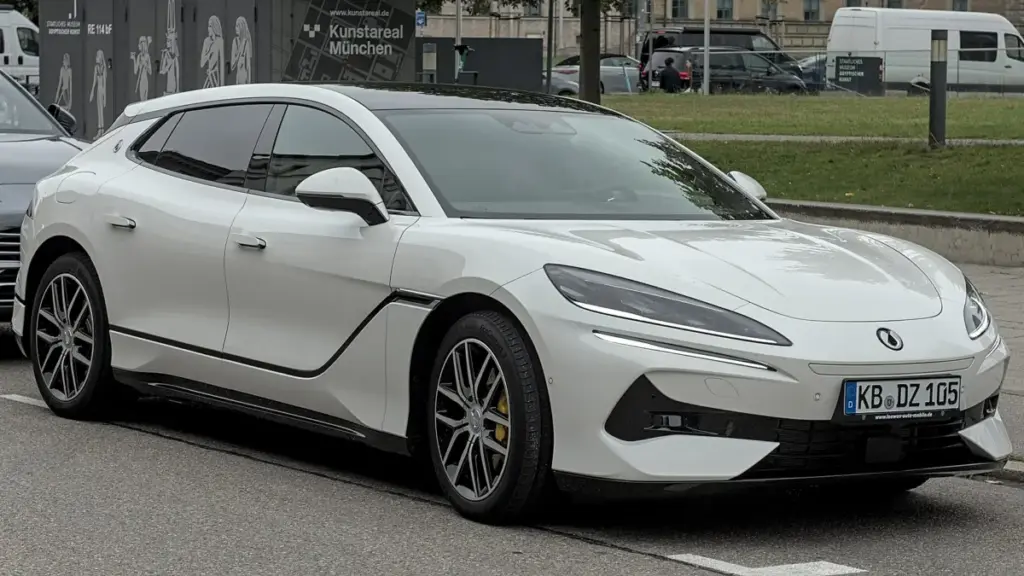 Denza Z9GT дебютував у Гонконзі з новою батареєю та швидкою зарядкою