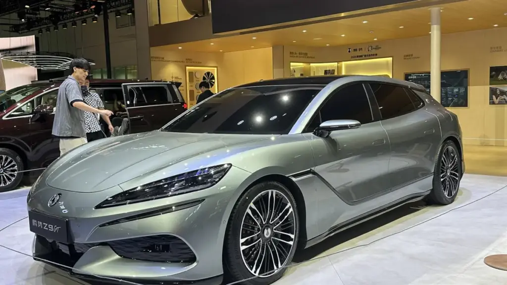 Denza Z9GT дебютував у Гонконзі з новою батареєю та швидкою зарядкою