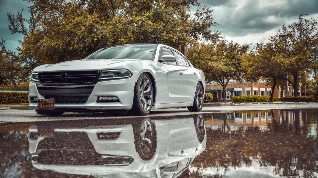 Dodge збільшує гарантію на задні ліхтарі Dodge Durango та нагадує про характеристики лінійки Charger
