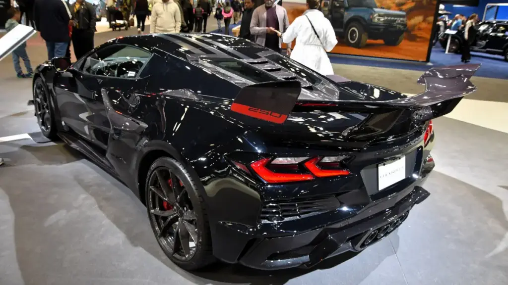 Ексклюзивний Chevrolet Corvette ZR1X продали на аукціоні на $102 000 дорожче за MSRP