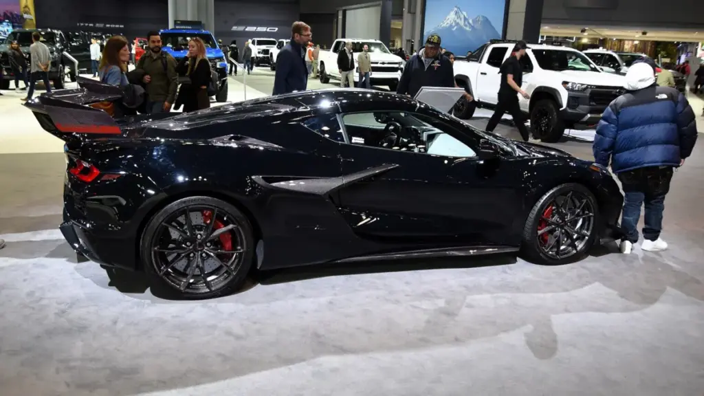 Ексклюзивний Chevrolet Corvette ZR1X продали на аукціоні на $102 000 дорожче за MSRP