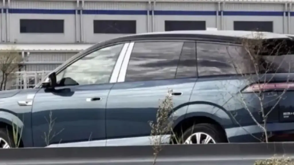Електричний кросовер BYD Denza N8 отримав потужність 1193 к.с.