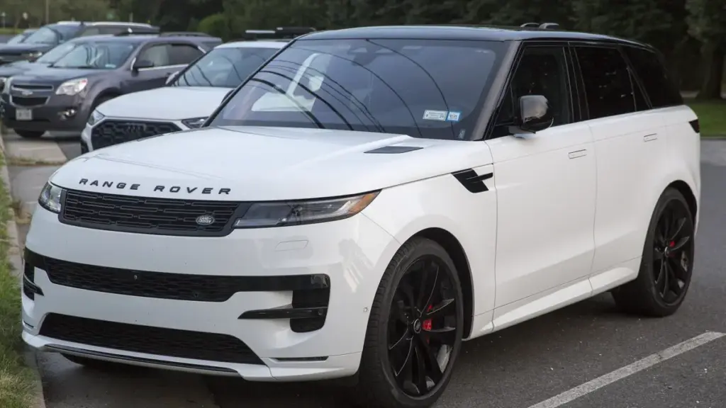 Електричний Range Rover Sport потужністю 550 к.с. доступний в Україні