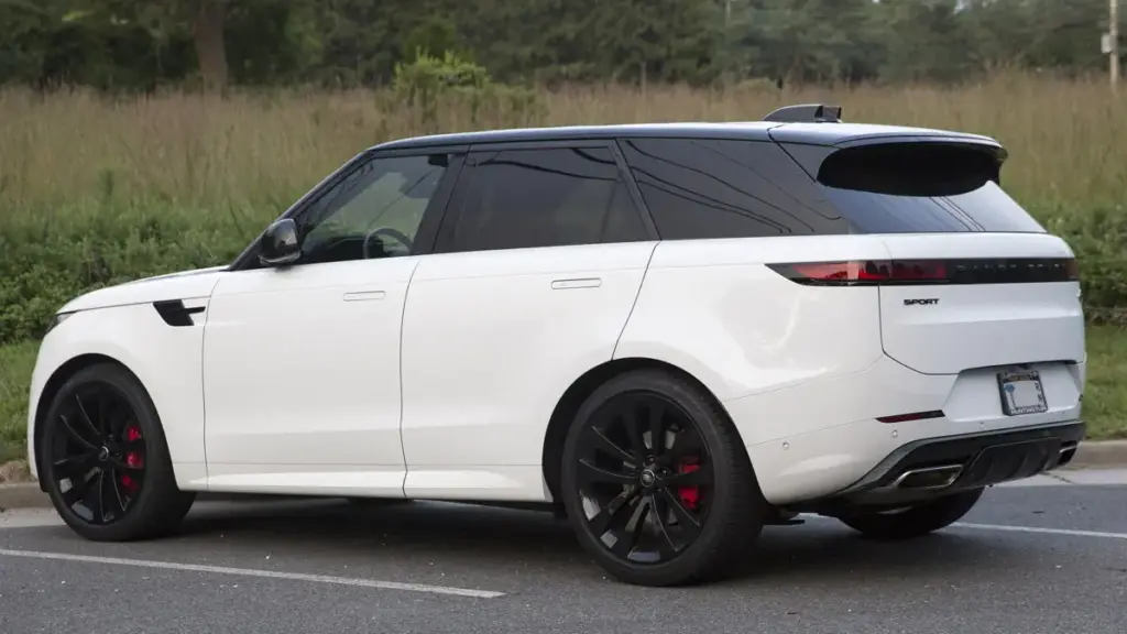 Електричний Range Rover Sport потужністю 550 к.с. доступний в Україні