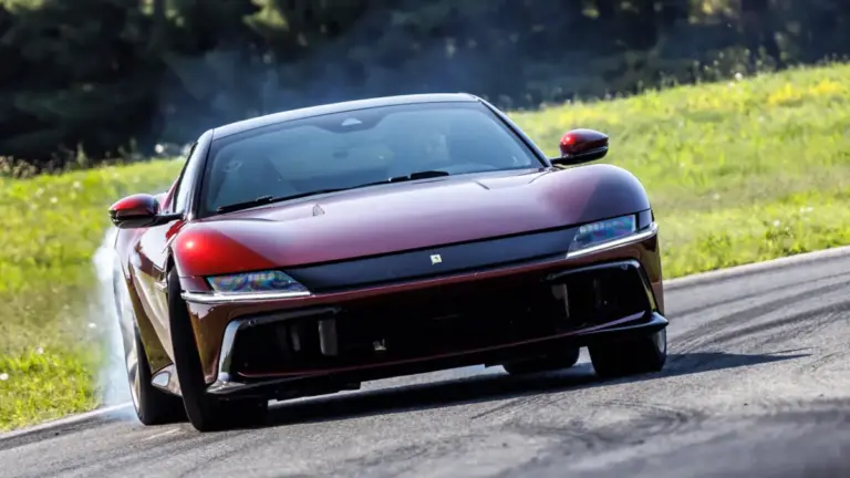 Ferrari представила 12Cilindri Manuale із віртуальною механічною коробкою