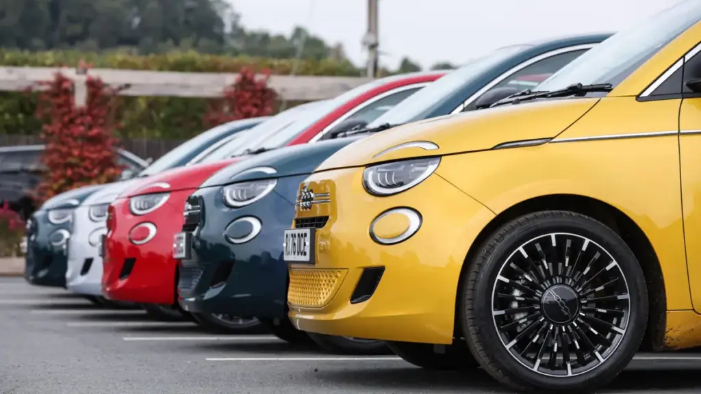 Fiat запустив сервіс підбору кольору авто за допомогою стилістів