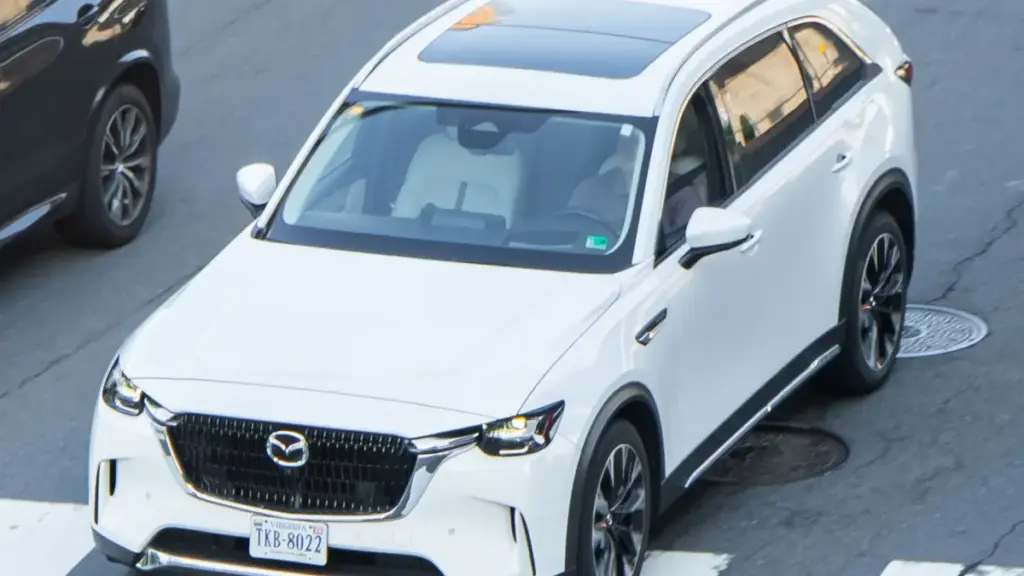 Флагманський кросовер Mazda CX-90 повернувся на український ринок