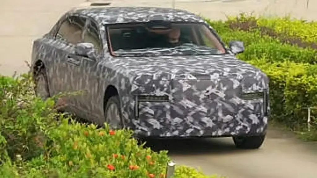 Флагманський лімузин BYD Yangwang «Project HU» можуть презентувати в Дубаї