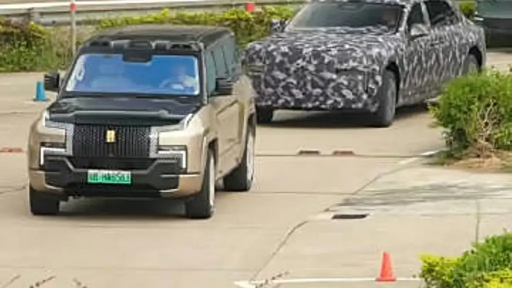 Флагманський лімузин BYD Yangwang «Project HU» можуть презентувати в Дубаї