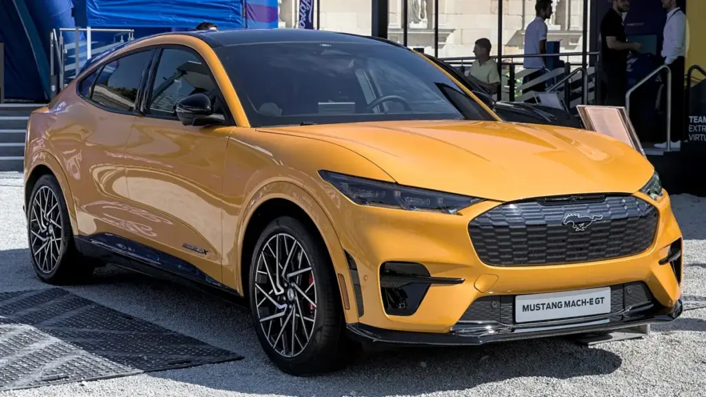 Ford Mustang Mach-E отримав позашляхову версію Trail та нові батареї
