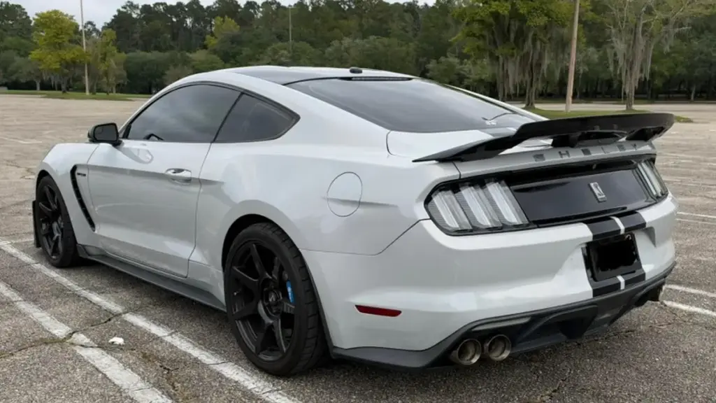 Ford Mustang Shelby GT350 продали на аукціоні за підозріло низьку ціну