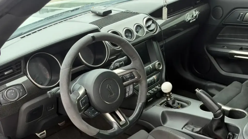 Ford Mustang Shelby GT350 продали на аукціоні за підозріло низьку ціну