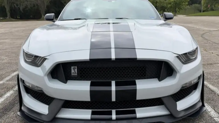 Ford Mustang Shelby GT350 продали на аукціоні за підозріло низьку ціну