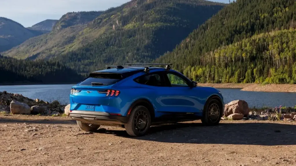 Ford оновив кросовер Mustang Mach-E на 2027 рік: батарея Extended-Range та версія Trail