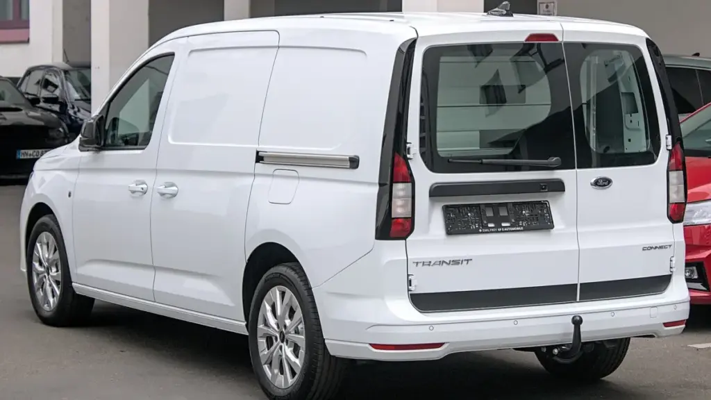 Ford відкликає фургони Transit Connect через проблеми з камерами