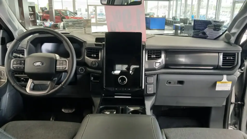 Ford відкликає пікапи F-150 через проблеми з кріпленням сидінь